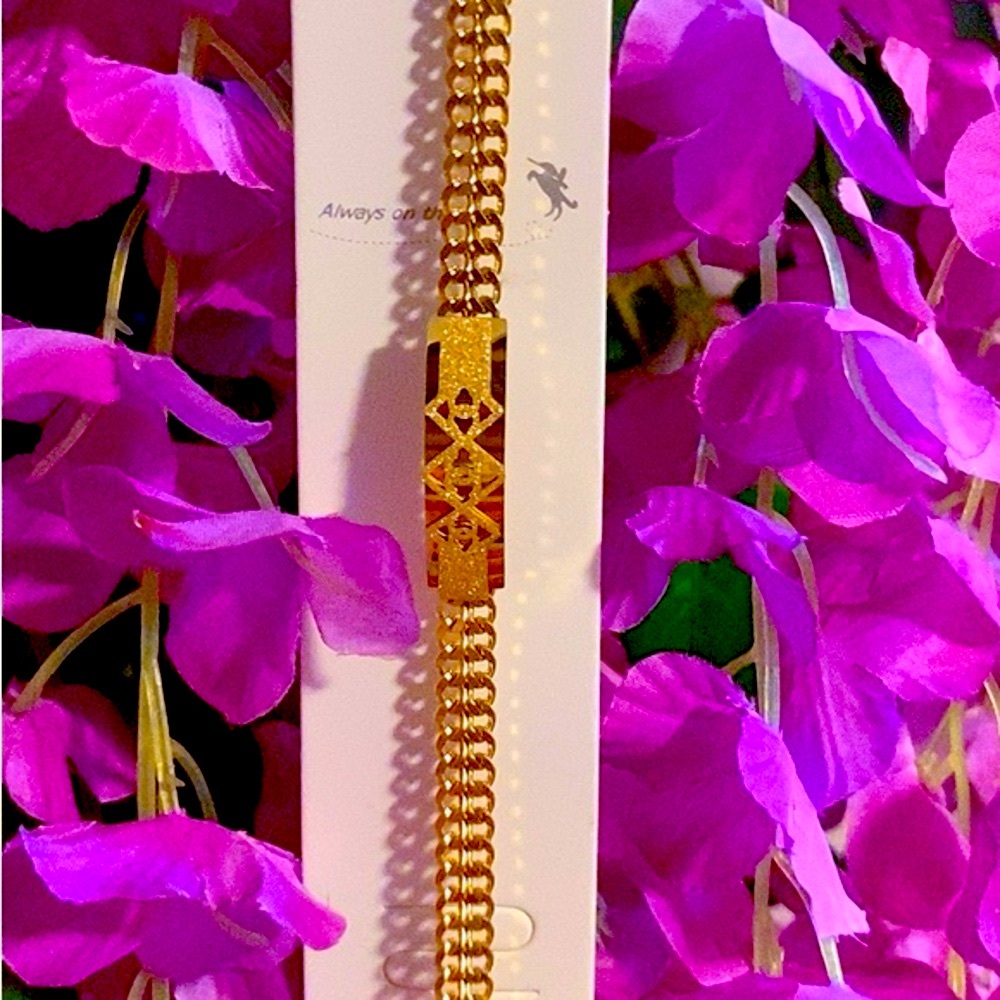 Elegant Gold Bracelet